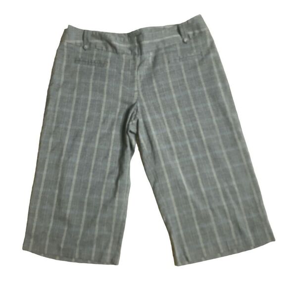 Lane Bryant Wm’s Sz 22 Gray Plaid Houndstooth Curvy Wide Leg Bermuda Capri Pants - Picture 1 of 4